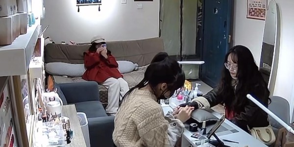 五星视频-央视车被堵外面，人民日报下场，白衬衫守护，呆呆成为历史第一人